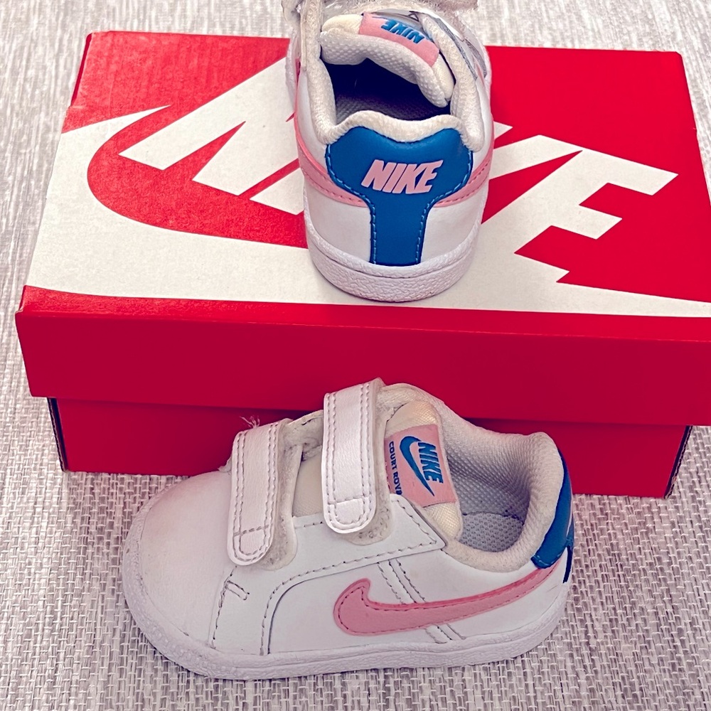 Nike toddler girl size 3c sneakers